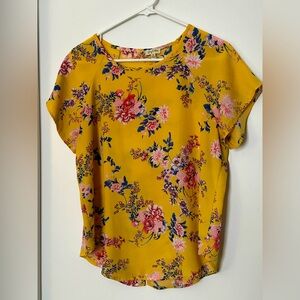 Beautiful yellow floral pattern short sleeve blouse